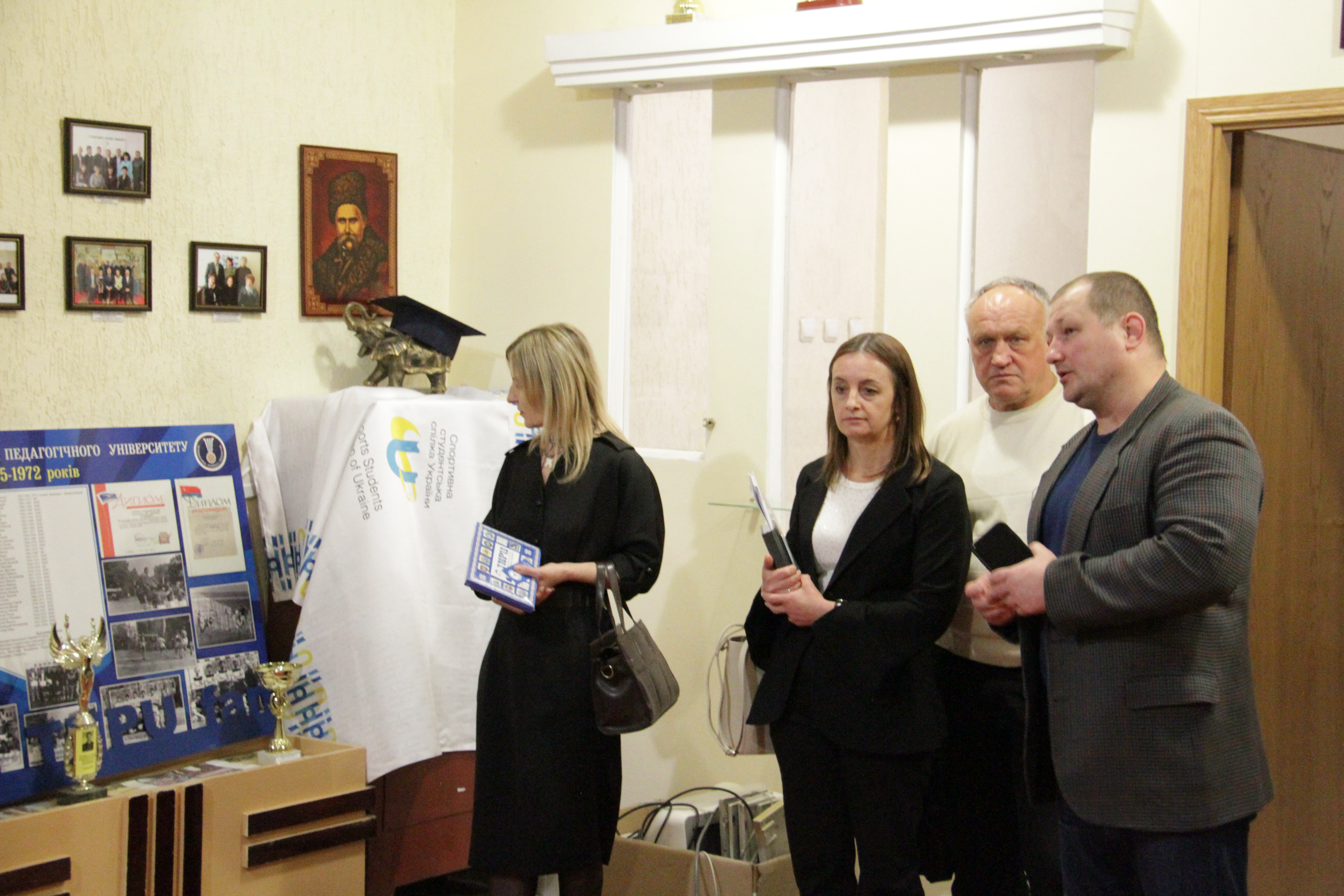 Delehatsiia pid chas ekskursii fakultetom fizychnoho vykhovannia TNPU